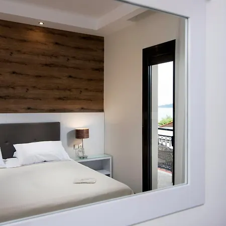 Kamelia & Semeli מלון 2*