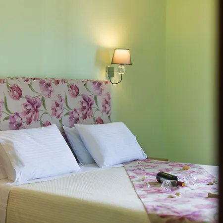 מלון Kamelia & Semeli