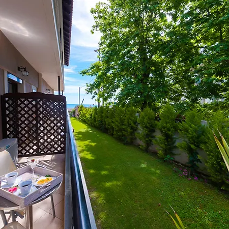 Kamelia & Semeli סקאלה פוטאמיאס