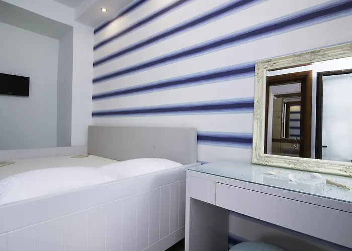 Hotel Kamelia & Semeli 2*