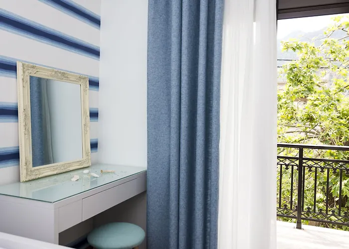 Kamelia & Semeli Hotel 2*