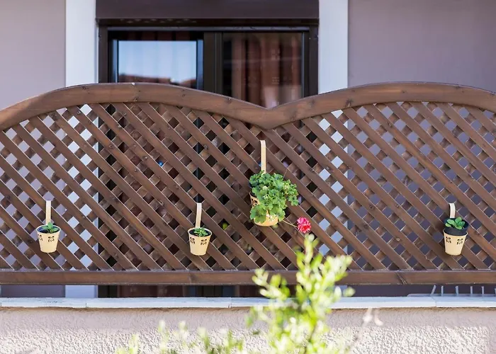 Kamelia & Semeli Hotel